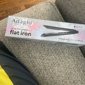 Adagio California Not So Mini ceramic Flat Iron New in Box